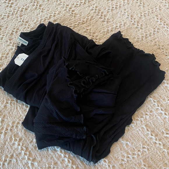 Flared sleeve ribbed dress. Black. Earthbound trading/NWT. Medium. - Picture 6 of 11